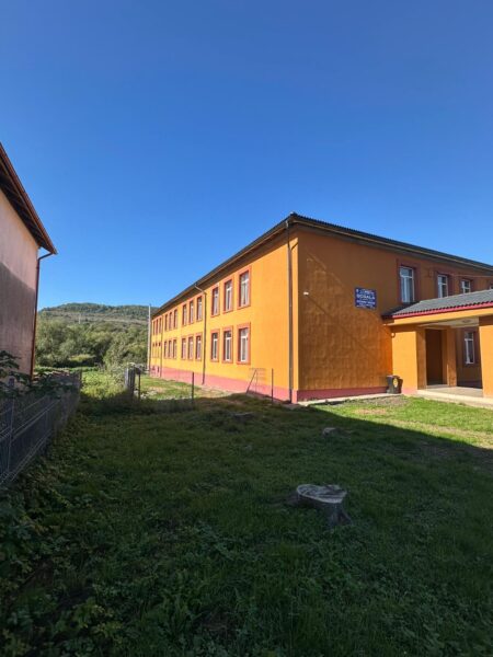 FOTO/ Acoperișul școlii din Vultureni, reabilitat cu sprijinul Consiliului Județean Cluj. Au fost alocați un sfert de milion de lei
