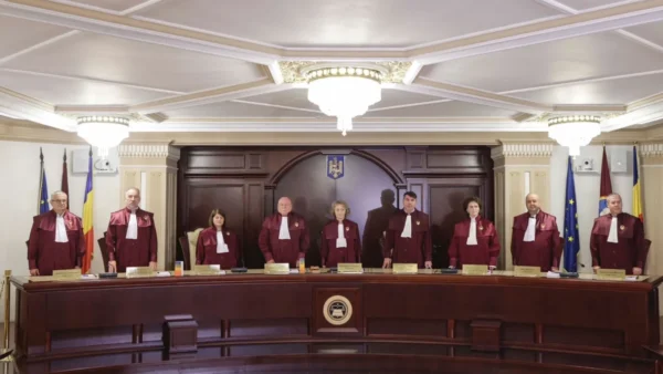 Reforma care ia doar de la săraci. CCR dinamitează reforma Guvernului Bolojan: legea pensiilor speciale, neconstituțională