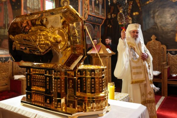 Patriarhul României a sfințit racla cu moaștele Sfântului Apostol Andrei, ocrotitorul Catedralei Naționale