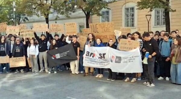 Studenții clujeni, în stradă, pentru a doua zi consecutiv