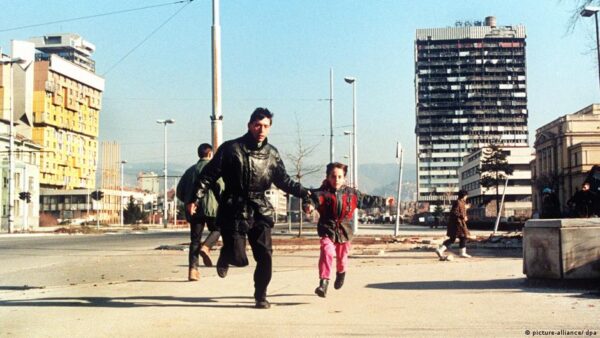 Bosniacii așteaptă răspunsuri privind partidele de vânătoare de oameni organizate de bogați la Sarajevo în anii ’90