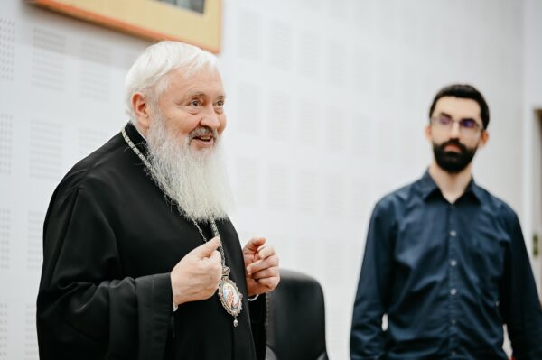 Mitropolitul Andrei a deschis ciclul serilor duhovnicești organizate în Postul Crăciunului 2025 de ASCOR Cluj-Napoca. ”Să devenim misionari ai lui Hristos”