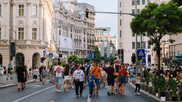 În 2080, România ar putea avea doar 14,3 milioane de locuitori, Guvernul a tăiat îndemnizațiile de mamă