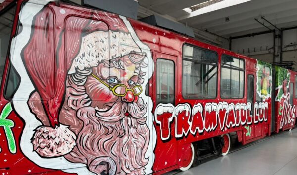 Tramvaiul lui Moș Crăciun a revenit la Cluj-Napoca