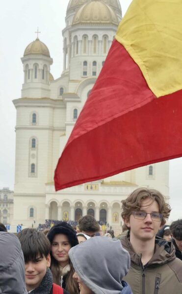 La Mulți Ani România!!! ,,Ceva etern”, sufletul curat al generației tinere