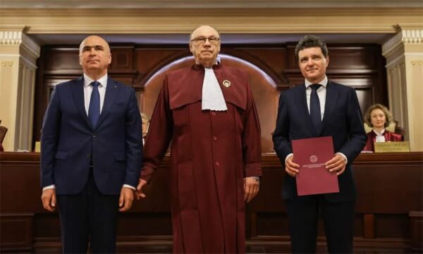Cei patru judecători ai CCR propuși de PSD au recurs la o potlogărie vizibilă de pe Lună