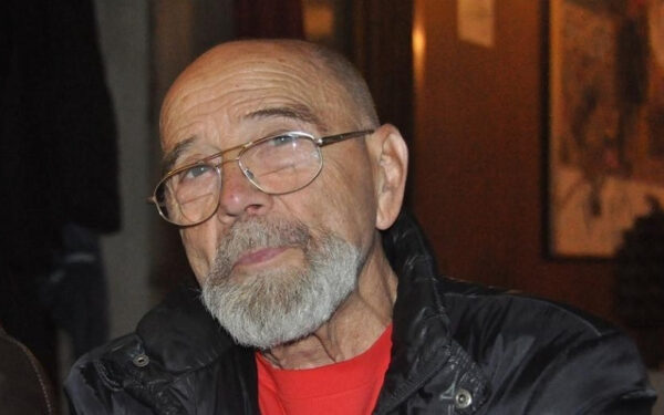 Ovidiu Genaru- în versurile lui Genaru se remarcă: ironia ca instrument de cunoaștere,