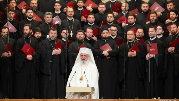 Patriarhul Daniel către colindătorii de la Palatul Patriarhiei: Colindul românesc este o mărturisire a Întrupării Fiului lui Dumnezeu