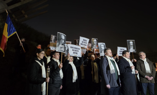 Protest în Capitală față de Legea Vexler. Claudiu Târziu (Acțiunea Conservatoare): Tăcerea ne face complici! Această lege nu trebuie promulgată (Video)