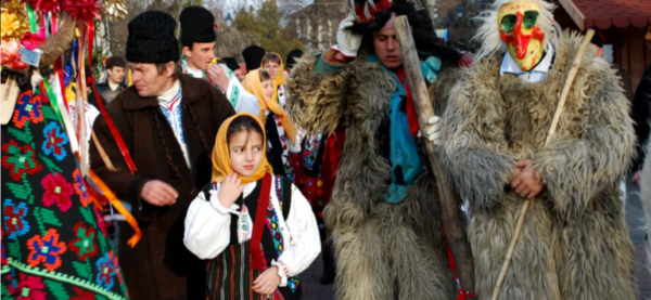Obicei unic de Crăciun pe valea Ilvelor – Belciugarii colindau cimitirele