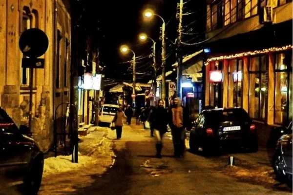 Camere video pe str. Piezișă. Nu se mai poate ignora violența și consumul de droguri