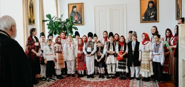 Binecuvântare arhierească și daruri de Crăciun pentru elevii Colegiului Ortodox „Mitropolitul Nicolae Colan” și copiii de la Grădinița „Sfântul Stelian”
