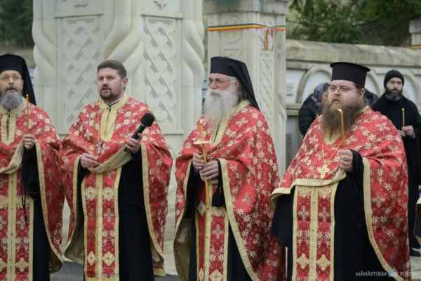 Mănăstirea Putna: Slujbă de pomenire pentru românii morți în războiul din Ucraina