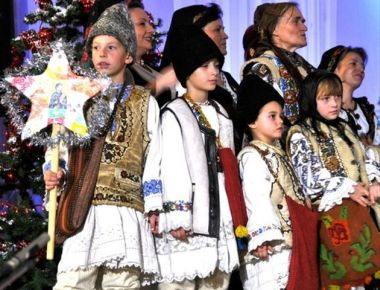 Obiceiul de a merge cu STEAUA – tradiție rituală, simbol creștin și patrimoniu cultural comparat
