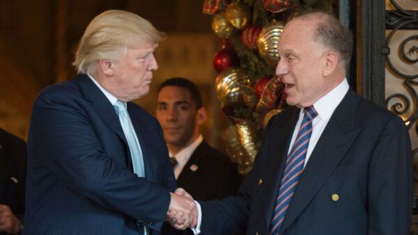 Miliardarul Lauder care l-a îndemnat pe Donald Trump să preia Groenlanda. Cine e „prietenul foarte bogat” din spatele ideii