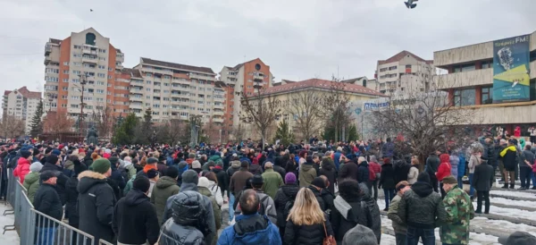 Două mii de persoane au ieșit în stradă la Miercurea-Ciuc. Protest împotriva creşterii taxelor şi impozitelor locale:”Ne-aţi luat dreptul la viaţă”