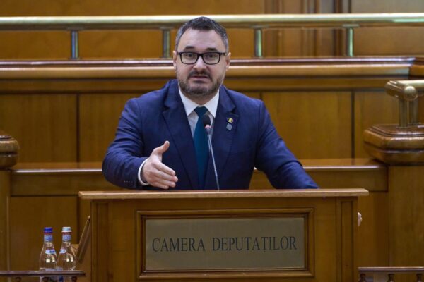„Dan Tanasă (vicepreședinte AUR): Cer demisia comisarului ideologic Robert Schwartz”