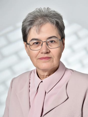 Lumea este plină de valori și frumuseți; totul e să știm să le descoperim,  să le păstrăm și să le îmbogățim” – Interviu cu dna prof. dr. Elena Trifan 