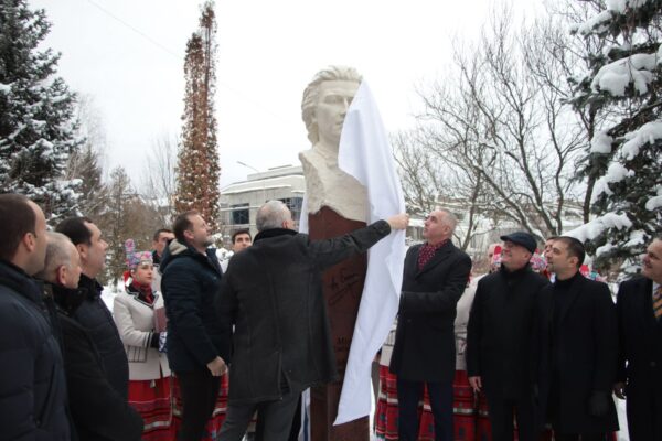 Un moment cu adevărat special la Ujgorod. Bustul lui Eminescu