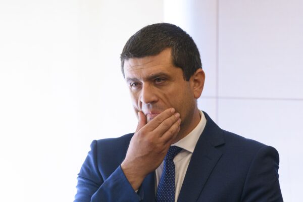 Miruță, despre tăierile de venituri de la bugetarii cu venituri mici: Avem o burtă mai mare decât cuprinde paltonul. Sinecurile de partid și cumulul rămân