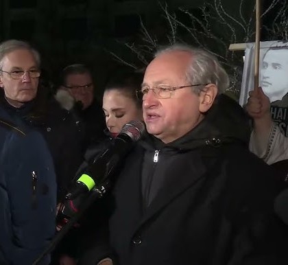 Dan Puric, la mitingul din Piața Universității: Sunteți aici să ridicați demnitatea poporului român în picioare. Să trăim în așa fel încât să nu ofensăm trecutul poporului nostru martiric, să nu-l ofensăm pe Eminescu și pe Dumnezeu