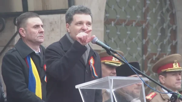 Nicușor Dan, huiduit la Focșani: „Dragi focșăneni care huiduiți autoritățile publice. Uitați-vă la cine sunt oamenii în care vă puneți speranțele”