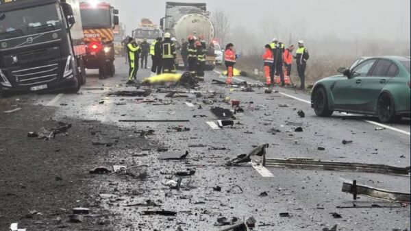 Comunități întregi din Grecia, în doliu după accidentul tragic din Timiș. Steaguri în bernă, lumânări aprinse și flori, la Salonic