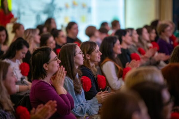 Conferința ”Înfloritoare”, în sprijinul campaniei”Adoptă o mamă”, pe 5 martie la Cluj-Napoca