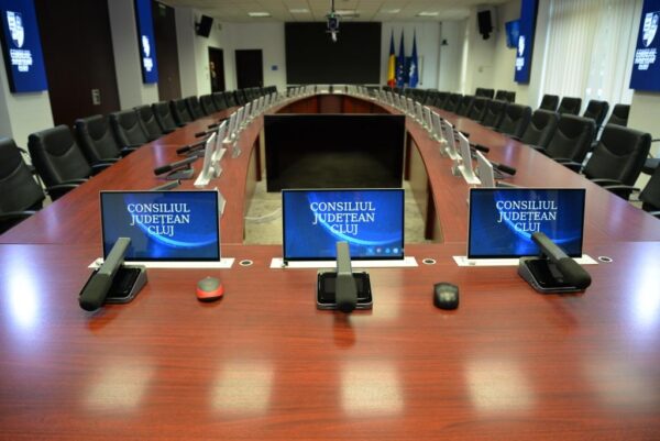 Digitalizarea de la Cluj are ecouri peste hotare. Sala de ședințe a Consiliului Județean Cluj, prezentată ca proiect de referință la nivel internațional în cadrul celui mai mare târg IT și audio-vizual din Europa