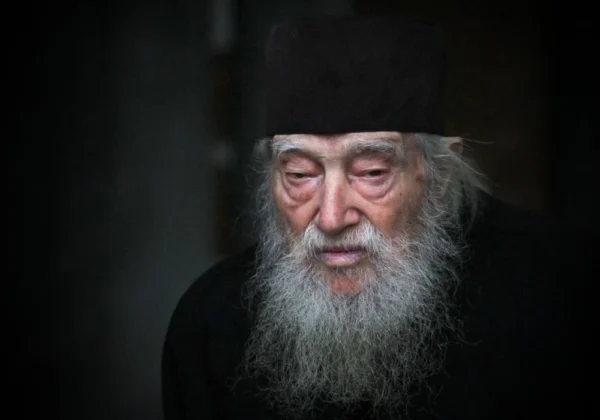 Arhimandritul Climent Haralamb a trecut la viața veșnică la vârsta de 102 ani. Ortodoxia unei vieți lungi