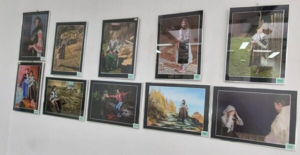 „Momente fotografice”, expoziție semnată de elevii Școlii Gimnaziale Răchițele la Cluj-Napoca