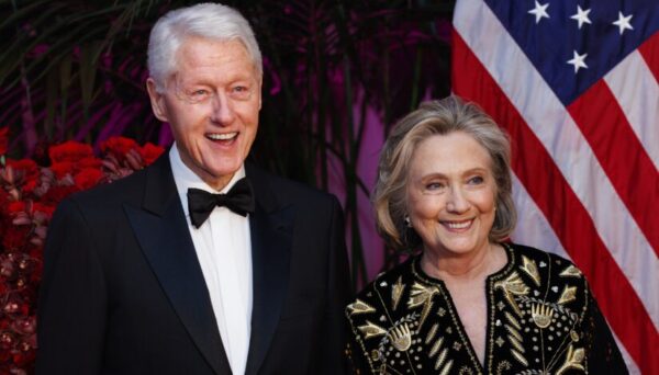Bill Clinton şi soţia sa, Hillary, depun mărturie cu ușile închise în dosarul Epstein
