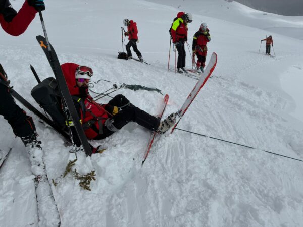 Doi noi salvatori montani atestați, un instructor național și un ajutor de instructor în cadrul Salvamontului clujean