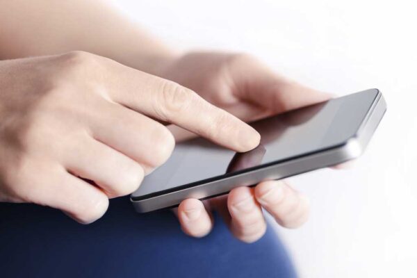 Conferință despre influența mediului digital asupra copiilor: Smartphone-ul nu mai este doar un simplu dispozitiv