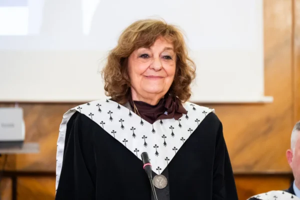Ana Blandiana: Incultura din online generează ură și vulgaritate