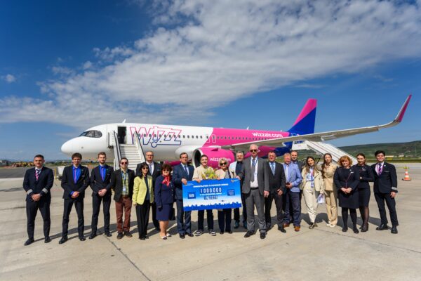 FOTO/ Aeroportul Internaţional ”Avram Iancu” Cluj a sărbătorit pasagerul cu numărul 1 milion în anul 2026 pentru a 15-a oară în istoria sa