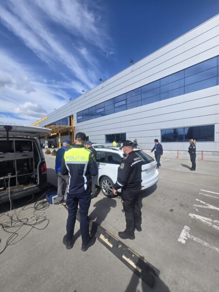 Poliția Cluj, actiuni pentru prevenirea migrației ilegale și verificarea transportului rutier desfășurate la Aeroportul ”Avram Iancu”