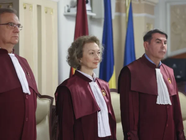 Judecătorii CCR primesc spor de supărare de 2.300 de euro, pe lângă salariul de aproape 10.000 de euro