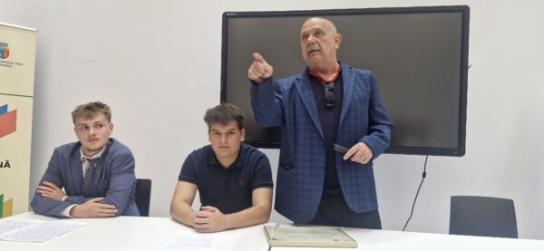 Conferință despre istoria Clujului prezentată elevilor de prof. Vladimir Bogosavlievici la Zilele Clujului. ”Iancu de Hunedoara și Clujul”
