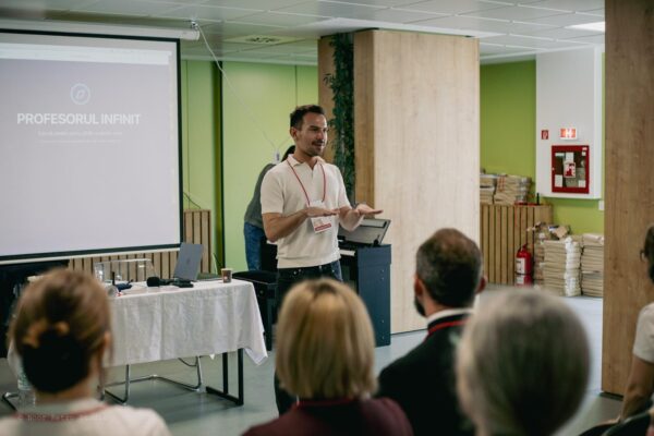 O sută de profesori clujeni au redescoperit „jocul infinit” al educației. Atelier în parteneriat cu ISJ Cluj și Colegiul Ortodox „Mitropolitul Nicolae Colan”