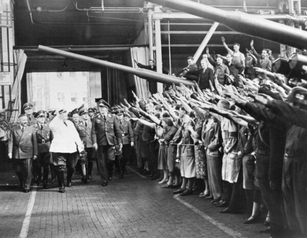 Rheinmetall, fosta mașinărie de război a regimului nazist, ne-a făcut SAFE de bani