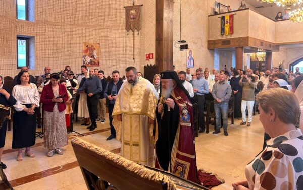 Mitropolitul Clujului a binecuvântat comunitatea ortodoxă română din Alcalá de Henares, Spania
