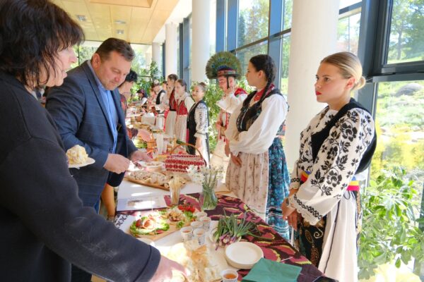 Festivalul Produsului Tradițional – Ediția a XIX-a, organizat de studenții din anul IV la Ingineria Mediului (sub coordonarea conf. dr. Avram Fițiu), s-a încheiat cu succes