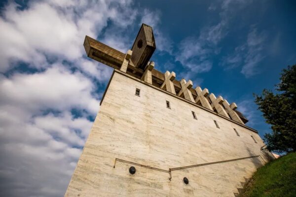 Adrian Agachi: Astăzi este ziua națională de cinstire a martirilor din temnițele comuniste
