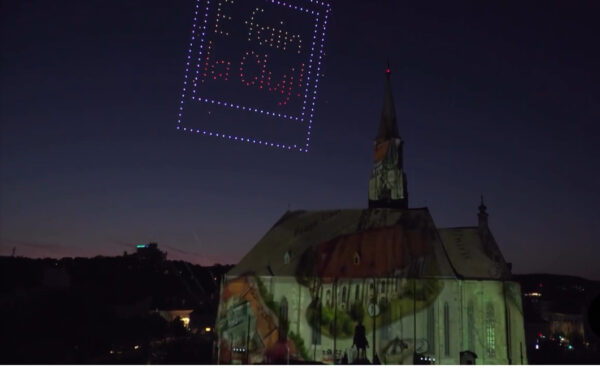 Spectacol cu drone grandios la Zilele Clujului. Mii de clujeni au umplut Piața Unirii la concerte. Delia a fost pe val (Video)