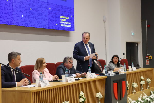 UTCN a lansat proiectul Ro-Green, o investiție de aproximativ 15 milioane de euro în mobilitate sustenabilă