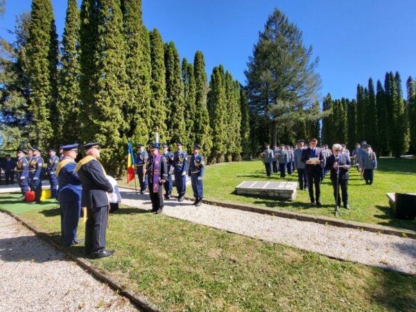 Slovacia: Un soldat român din Al Doilea Război Mondial a fost înhumat în cel mai mare cimitir militar românesc din Europa