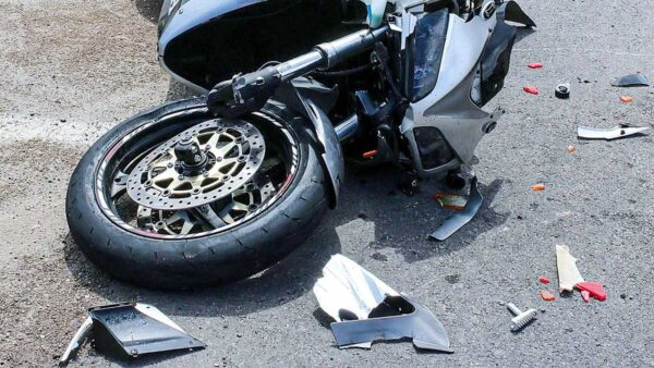 Pe strada Făgetului din Cluj-Napoca: motociclist de aproximativ 30 de ani a murit după un impact devastator cu o autoutilitară