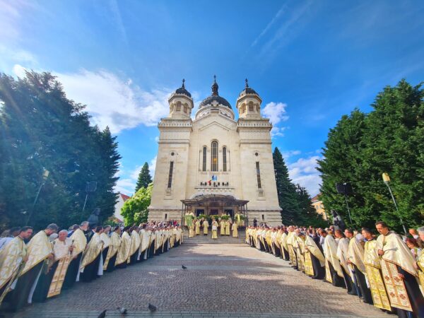 Mii de credincioși clujeni ortodocși au participat în Duminica Cincizecimii, 31 mai 2026, la tradiționala Procesiune de Rusalii