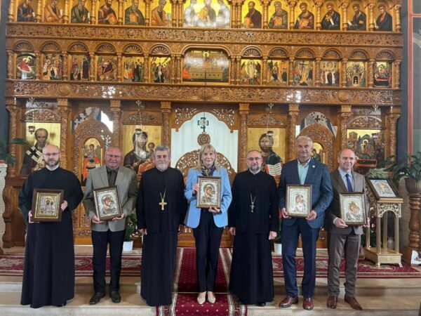 Personalități de marcă, alături de preoți, la predarea ștafetei pentru Adunarea Eparhială